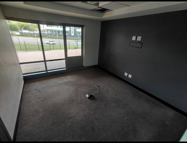 330M² OFFICE TO LET IN MAGALIESSIG
